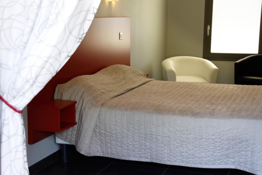 Logis Hotels - Hotel Et Restaurant Le Relais Des Garrigues Grisolles  Экстерьер фото