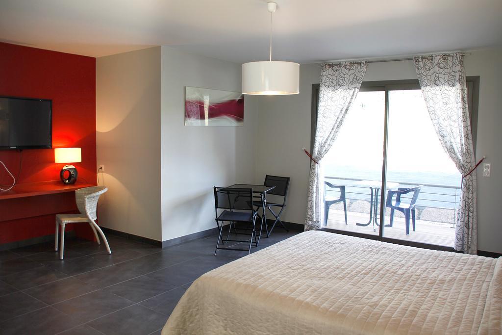 Logis Hotels - Hotel Et Restaurant Le Relais Des Garrigues Grisolles  Экстерьер фото