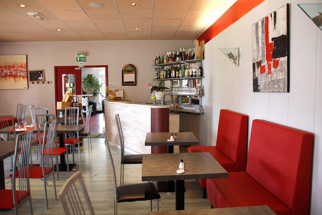 Logis Hotels - Hotel Et Restaurant Le Relais Des Garrigues Grisolles  Экстерьер фото